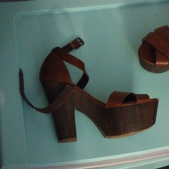 heels - Picture 2 of 2